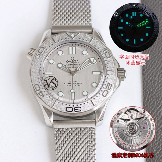 【 OMEGA 欧米茄 007-Seamaster Diver 300M 】推出新款海马300米无历型号!▪️圈口对标正品为铝圈,圈口刻度带冰蓝夜光效果。精磨网带,头粒与原版一致!细节到位!▪️表壳采用904精钢材质,抛光闪耀,坚固耐磨、不易氧化,长久佩戴依旧光采如新!▪️ 手工精磨水晶蓝宝石锅盖玻璃,闪亮耐刮,非普通玻璃镀膜!▪️独家定制8806双T机芯,功能与原版一致,超长72小时动能!更稳定!▪️ 下单即送胶带带扣子一副!限量发售,詹姆斯•邦德明星同款! 【 OMEGA 欧米茄 007-Seamaster Diver 300M 】推出新款海马300米无历型号!▪️圈口对标正品为铝圈,圈口刻度带冰蓝夜光效果。精磨网带,头粒与原版一致!细节到位!▪️表壳采用904精钢材质,抛光闪耀,坚固耐磨、不易氧化,长久佩戴依旧光采如新!▪️ 手工精磨水晶蓝宝石锅盖玻璃,闪亮耐刮,非普通玻璃镀膜!▪️独家定制8806双T机芯,功能与原版一致,超长72小时动能!更稳定!▪️ 下单即送胶带带扣子一副!限量发售,詹姆斯•邦德明星同款!