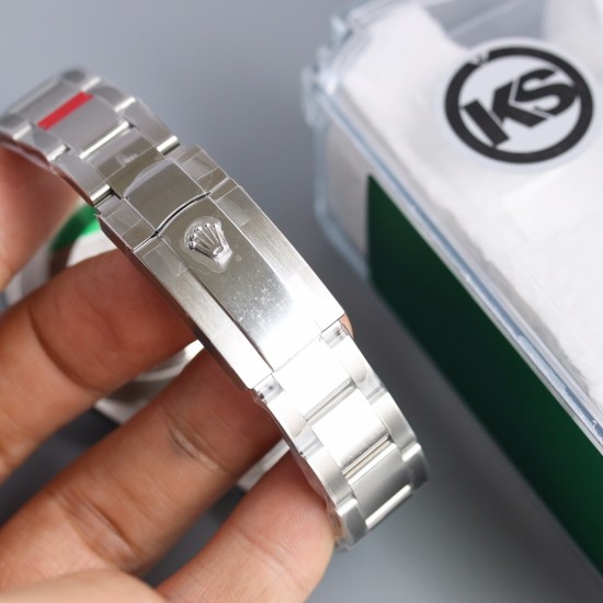 顶级做工KS新品:劳力士 日志 不断提高复刻效果,ROLEX劳力士 间金、间玫、精钢不断改进的钻研精神,特别是五大神器的业界认可,目前销量一直成上升趋势!【尺寸】直径41mm【表镜】抗刮损蓝水晶玻璃,防反光凸透式放大日历窗【表壳】上链表冠,【机芯】稳定复刻2836自动机械机芯、【表带】蚝式三节表链折叠扣,防水大于100米 顶级做工KS新品:劳力士 日志 不断提高复刻效果,ROLEX劳力士 间金、间玫、精钢不断改进的钻研精神,特别是五大神器的业界认可,目前销量一直成上升趋势!【尺寸】直径41mm【表镜】抗刮损蓝水晶玻璃,防反光凸透式放大日历窗【表壳】上链表冠,【机芯】稳定复刻2836自动机械机芯、【表带】蚝式三节表链折叠扣,防水大于100米