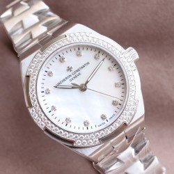 实拍【Vacheron Constantin江诗丹顿】纵横四海系列OVERSEAS女款小号型钢带款——一款极具魅力和旅行精神的女性腕表【表壳】直径36mm适合大部分女性佩戴，84颗圆形切割施华洛水更是钻璀璨夺目 【表盘】简约的大三针设计  旭日纹缎面拉丝的工艺处理 深邃优雅 时标均带白色夜光涂层 【机芯】CITIZEN8系列改Cal.5300机芯（机芯稳定零返修 ） 原装18k纳米镀金质摆陀