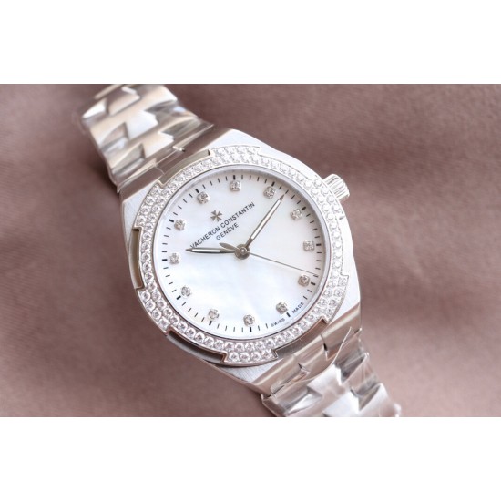 实拍【Vacheron Constantin江诗丹顿】纵横四海系列OVERSEAS女款小号型钢带款——一款极具魅力和旅行精神的女性腕表【表壳】直径36mm适合大部分女性佩戴,84颗圆形切割施华洛水更是钻璀璨夺目 【表盘】简约的大三针设计 旭日纹缎面拉丝的工艺处理 深邃优雅 时标均带白色夜光涂层 【机芯】CITIZEN8系列改Cal.5300机芯(机芯稳定零返修 ) 原装18k纳米镀金质摆陀 实拍【Vacheron Constantin江诗丹顿】纵横四海系列OVERSEAS女款小号型钢带款——一款极具魅力和旅行精神的女性腕表【表壳】直径36mm适合大部分女性佩戴,84颗圆形切割施华洛水更是钻璀璨夺目 【表盘】简约的大三针设计 旭日纹缎面拉丝的工艺处理 深邃优雅 时标均带白色夜光涂层 【机芯】CITIZEN8系列改Cal.5300机芯(机芯稳定零返修 ) 原装18k纳米镀金质摆陀