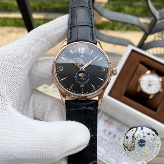 积家Jaeger Lecoultre 精品男士腕表,多功能设计,技艺精湛,独具匠心,尊贵大气,绅士风范。采用全自动机械机芯,顶级316精钢表壳,进口小牛皮表带,矿物质超强镜面,尺寸43-13 积家Jaeger Lecoultre 精品男士腕表,多功能设计,技艺精湛,独具匠心,尊贵大气,绅士风范。采用全自动机械机芯,顶级316精钢表壳,进口小牛皮表带,矿物质超强镜面,尺寸43-13