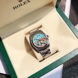 ROLEX 劳力士  蚝式恒动型 超卓性能，高效稳定，三格链节舒适度极佳，圆拱型外圈搭配上对版的彩色表盘，非常独特的设计，在光线下会有一种莹润，透亮的感觉# 字体样式 模具均选与ROLEX相同字体，防刮损蓝宝石玻璃镜面，旋入式表冠，双扣锁双重防水！表扣内侧外侧图标细节同原版激光雕刻工艺，瑞士冰蓝色棒状时标夜光！