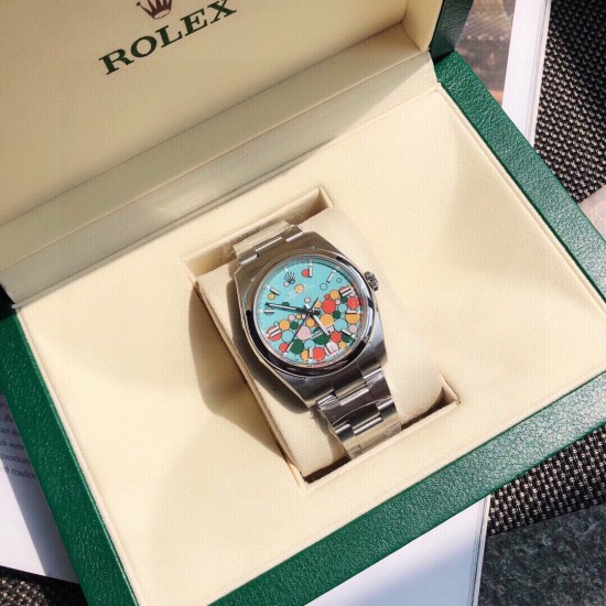 ROLEX 劳力士 蚝式恒动型 超卓性能,高效稳定,三格链节舒适度极佳,圆拱型外圈搭配上对版的彩色表盘,非常独特的设计,在光线下会有一种莹润,透亮的感觉# 字体样式 模具均选与ROLEX相同字体,防刮损蓝宝石玻璃镜面,旋入式表冠,双扣锁双重防水!表扣内侧外侧图标细节同原版激光雕刻工艺,瑞士冰蓝色棒状时标夜光! ROLEX 劳力士 蚝式恒动型 超卓性能,高效稳定,三格链节舒适度极佳,圆拱型外圈搭配上对版的彩色表盘,非常独特的设计,在光线下会有一种莹润,透亮的感觉# 字体样式 模具均选与ROLEX相同字体,防刮损蓝宝石玻璃镜面,旋入式表冠,双扣锁双重防水!表扣内侧外侧图标细节同原版激光雕刻工艺,瑞士冰蓝色棒状时标夜光!