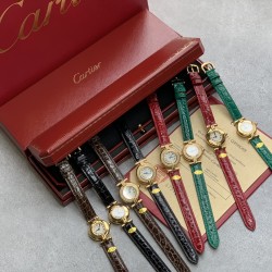 鳄鱼皮版本卡地亚小旋风must de小金表vintage中古断货王，性价比高闭眼入。神仙颜值美绝trinity，小孩子才做选择，成年人都是all in![色]表径24mm，超薄厚度6.3mm，搭载瑞士石英机芯，罗马刻度奶油盘，简洁大两针，后镶天然美钻搭配鳄鱼皮表带更奢华超级闪。可仙可盐可甜，精致优雅上手绝美。时尚是一个经典的轮回～说不定今年的复古风，你就是走得最驾轻就熟的一个。推荐指数：⭐⭐⭐⭐⭐