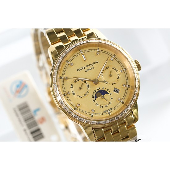 年末巨献“pp时尚新款 PATEK PHILIPPE【新年巨献 最高版本】百达翡丽超级复杂多功能系列(5721P-002)ZF厂高品质钢带款变运动系列原装9100升级版机芯。所有功能同正品(3字位月份显示 6字位24小时显示 9字位24小时和日月星辰显示),和原装一样的带水平压纹工艺,带荧光刻度 ,41mm直径。316L精钢镀金,原装进口蓝宝石水晶镜面。5721和5721P款的外钻为施华洛世奇钻,通透闪亮,气质非凡。在目前技术范畴内尽可能接近原装,此款腕表让您驾驭所有场合。 年末巨献“pp时尚新款 PATEK PHILIPPE【新年巨献 最高版本】百达翡丽超级复杂多功能系列(5721P-002)ZF厂高品质钢带款变运动系列原装9100升级版机芯。所有功能同正品(3字位月份显示 6字位24小时显示 9字位24小时和日月星辰显示),和原装一样的带水平压纹工艺,带荧光刻度 ,41mm直径。316L精钢镀金,原装进口蓝宝石水晶镜面。5721和5721P款的外钻为施华洛世奇钻,通透闪亮,气质非凡。在目前技术范畴内尽可能接近原装,此款腕表让您驾驭所有场合。