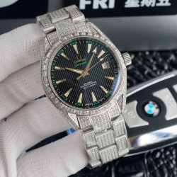 原版复刻 欧米茄镶钻系列，直径40mm，厚度9mm，所有配零件与官版互通！尺寸重量均与正版一致！【机芯】ETA2824机芯,所有机芯出厂均严格调试确保走时精准。【表壳表扣】与原版一致材质的316L精钢表壳搭配316L精钢表带/原装保险扣，表扣跟原装一样是镶钻的，3.表带的每一节带粒都是镶有三排钻石的，完全吻合原版【表镜】抗刮损蓝水晶玻璃采用进口南非钻，历经数日的手工镶嵌而成，不易掉钻。是手表中一款比较超薄的机械表，质量保证，价格贴心！拥有即贴心！⚠️请认准独家品质