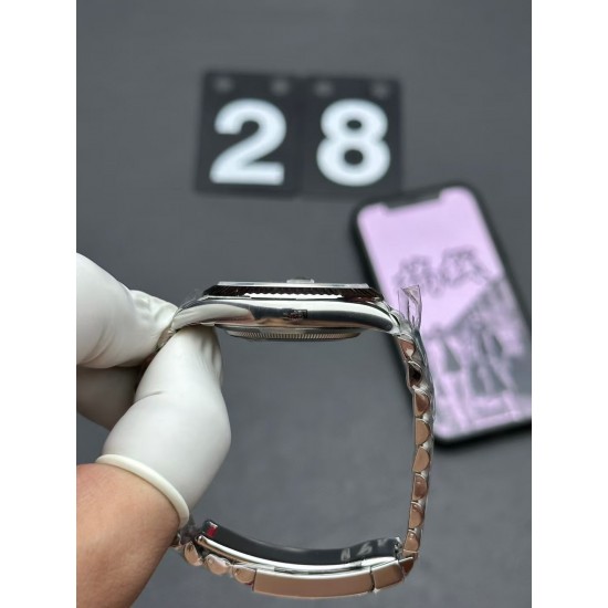ROLEX 劳力士 蚝式恒动日志型41mm系列腕表,直径41mm,经典的蚝式表壳搭配三角坑纹外圈,把头采用旋入式设计,抗刮损蓝水晶玻璃,防反光凸透式放大(2.5倍)日历窗,隐蔽式摺叠皇冠带扣,矜持有度秀而不媚 恒久优雅! ROLEX 劳力士 蚝式恒动日志型41mm系列腕表,直径41mm,经典的蚝式表壳搭配三角坑纹外圈,把头采用旋入式设计,抗刮损蓝水晶玻璃,防反光凸透式放大(2.5倍)日历窗,隐蔽式摺叠皇冠带扣,矜持有度秀而不媚 恒久优雅!