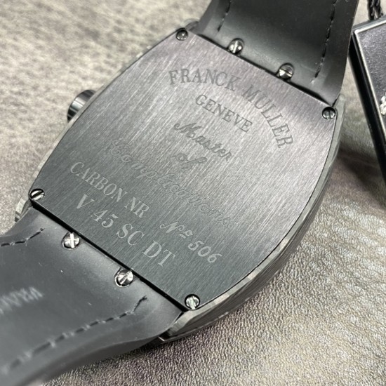 法兰克穆勒 FRANCK MULLER,透过特殊处理工序将碳纤维的超轻优雅与夜光粒子的特性完美糅合,将两种材质的特性发挥得淋漓尽致,在表壳内呈现前所未见如宇宙般的景象。 在夜幕低垂之时,展现充满未来感的外型,令人耳目一新。碳纤维表壳饰以夜光细节,令这款腕表更前卫时尚。搭载9015机芯,质量稳定。tw厂出品,出货实拍 法兰克穆勒 FRANCK MULLER,透过特殊处理工序将碳纤维的超轻优雅与夜光粒子的特性完美糅合,将两种材质的特性发挥得淋漓尽致,在表壳内呈现前所未见如宇宙般的景象。 在夜幕低垂之时,展现充满未来感的外型,令人耳目一新。碳纤维表壳饰以夜光细节,令这款腕表更前卫时尚。搭载9015机芯,质量稳定。tw厂出品,出货实拍