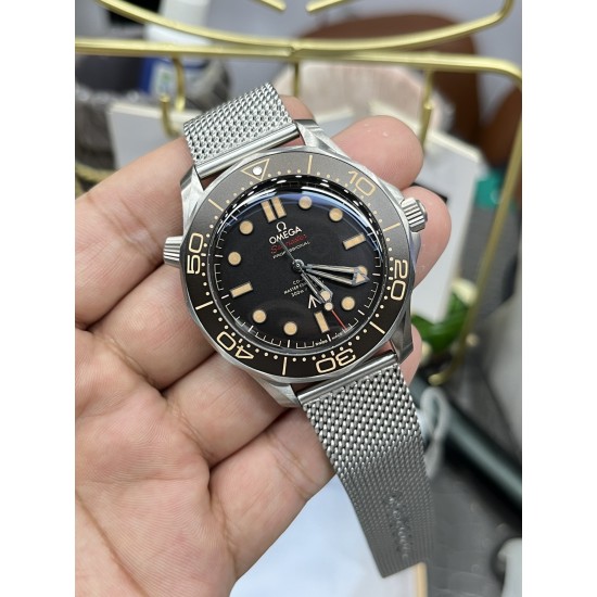 OMEGA 欧米茄 邦德007-无暇赴死,全新腕表底盖采用NAIAD LOCK锁扣设计,确保镌刻字样始终处于竖直位置。詹姆斯邦德《无暇赴死》(NoTimeToDie),将佩戴这款腕表在电影中闪耀登场。买它!就可于腕间感受邦德的迷人风范。 OMEGA 欧米茄 邦德007-无暇赴死,全新腕表底盖采用NAIAD LOCK锁扣设计,确保镌刻字样始终处于竖直位置。詹姆斯邦德《无暇赴死》(NoTimeToDie),将佩戴这款腕表在电影中闪耀登场。买它!就可于腕间感受邦德的迷人风范。