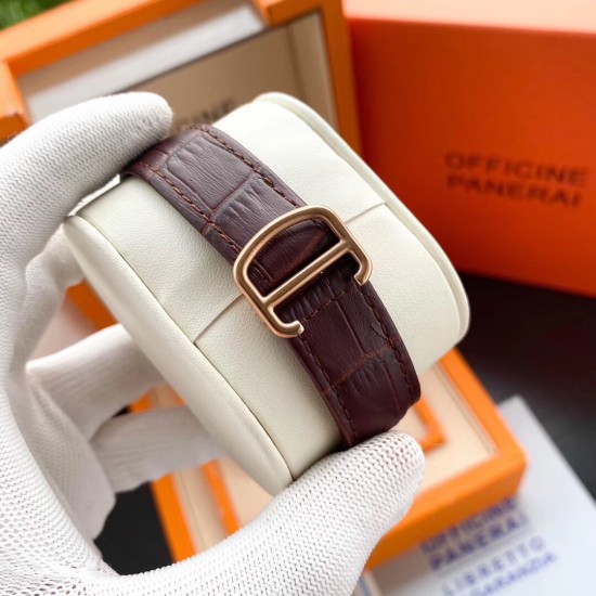 CARTIER-卡地亚‼️精品6针月相设计搭配5位置日历显示L精钢表壳(完美打造)直径44mm厚度12mm 内置:全自动机械机芯(走时稳定)_耐磨矿物蓝光玻璃 (经久耐用)_进口牛皮表带,原装经典表扣 CARTIER-卡地亚‼️精品6针月相设计搭配5位置日历显示L精钢表壳(完美打造)直径44mm厚度12mm 内置:全自动机械机芯(走时稳定)_耐磨矿物蓝光玻璃 (经久耐用)_进口牛皮表带,原装经典表扣