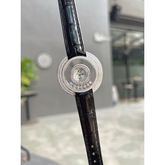 萧邦最新款奢华镶钻白富美的名媛感！飞碟造型 优雅精致体现在细节各种质感 瑞士石英表 说不出的各种美[色]女神必备