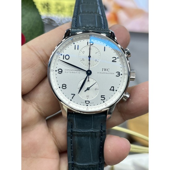 万国 IWC 超级葡计正品终结者,最强升级【表壳升级】重新调整磨具,升级圈口,中壳和底盖的细节。以及提升后期打磨处理工艺,使壳套整体配合的更加默契天衣无缝,没有死角。【表盘升级】提升字面刻度使之变得更加圆润,修正表盘中上下两个子盘的纹路。彻底提升了光泽度,使之变得更白和自然,保持和原装一样的效果。【表扣升级】提升表扣内里细节的打磨和拉丝。 万国 IWC 超级葡计正品终结者,最强升级【表壳升级】重新调整磨具,升级圈口,中壳和底盖的细节。以及提升后期打磨处理工艺,使壳套整体配合的更加默契天衣无缝,没有死角。【表盘升级】提升字面刻度使之变得更加圆润,修正表盘中上下两个子盘的纹路。彻底提升了光泽度,使之变得更白和自然,保持和原装一样的效果。【表扣升级】提升表扣内里细节的打磨和拉丝。