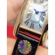 卡地亚-美国坦克-Cartier Tank Amricaine腕表,小号表款,三码合一。采用蓝宝水石晶镜面,瑞士石英机芯。原版开模,精钢表壳,八角形表冠,镶嵌一颗合成蓝色尖晶石,镀银表盘,剑形蓝钢指针,搭配原装光面折叠表扣,采用进口多色小牛皮。腕大表器优雅,深行受家青睐。表壳尺寸:34.80 x 19.00毫米。 卡地亚-美国坦克-Cartier Tank Amricaine腕表,小号表款,三码合一。采用蓝宝水石晶镜面,瑞士石英机芯。原版开模,精钢表壳,八角形表冠,镶嵌一颗合成蓝色尖晶石,镀银表盘,剑形蓝钢指针,搭配原装光面折叠表扣,采用进口多色小牛皮。腕大表器优雅,深行受家青睐。表壳尺寸:34.80 x 19.00毫米。