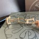 百达翡丽Nautilus 系列7010R最美鹦鹉螺。整个表盘、表壳以及标志性的“锚链式”表耳都采用全手工雪花密镶钻石,以优雅外观体现超卓工艺,美若冰晶,腕表中的“蓝血贵族”。采用32mm表径 上手贴合,进口石英机芯 走时精准,表壳采用不锈钢18k镀玫瑰金,表圈镶嵌46颗,搭配美洲鳄鱼皮表带。送礼自戴首选! 百达翡丽Nautilus 系列7010R最美鹦鹉螺。整个表盘、表壳以及标志性的“锚链式”表耳都采用全手工雪花密镶钻石,以优雅外观体现超卓工艺,美若冰晶,腕表中的“蓝血贵族”。采用32mm表径 上手贴合,进口石英机芯 走时精准,表壳采用不锈钢18k镀玫瑰金,表圈镶嵌46颗,搭配美洲鳄鱼皮表带。送礼自戴首选!