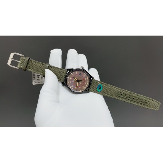 AOF全面升级 V7 版马克 飞行员PILOTS WATCHES全系列1️⃣利用最新的精密AI电喷技术,终于试验出少量的零色差的万国色值2️⃣全场唯一去除紫色温的黑面,开启了字面新工艺的 "狂飙’之战! 3️⃣字體是完美油印100%和原版相同的字体 进口超强夜光⚠️终极版己完美修正纤细大小同步原版!!⚠️而日本进口机芯9015 2892正完完全全符合这特征,最新批次日本纯进口9015 2892更显精准,耐用,摆陀低噪,零返修 AOF全面升级 V7 版马克 飞行员PILOTS WATCHES全系列1️⃣利用最新的精密AI电喷技术,终于试验出少量的零色差的万国色值2️⃣全场唯一去除紫色温的黑面,开启了字面新工艺的 "狂飙’之战! 3️⃣字體是完美油印100%和原版相同的字体 进口超强夜光⚠️终极版己完美修正纤细大小同步原版!!⚠️而日本进口机芯9015 2892正完完全全符合这特征,最新批次日本纯进口9015 2892更显精准,耐用,摆陀低噪,零返修
