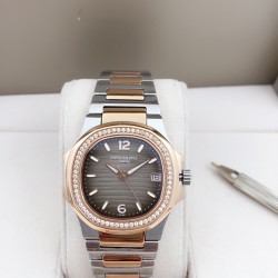 品牌：百达翡丽   鹦鹉系列机芯，瑞士石英女款．直径：32．5mm镜面：顶级蓝宝石镜面  材质：手工镶钻 字面超强夜光。精致表壳，搭配316L精钢带原庄专用扣。值得拥有。