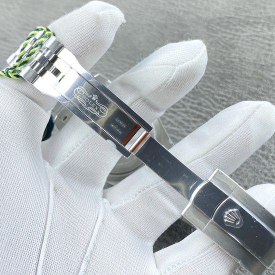 (严选)劳力士Rolex Sky-Dweller 天行者,尺寸42MM,沉稳可靠、雍容大度!表圈采用劳力士Ring Command三角坑纹,旋转外圈可调转月份功能!抗刮损蓝宝石水晶,防反光凸透式放大日历窗!有五珠联动表带,也有蚝式三排链节 !蚝式摺扣配5毫米易调链节伸展系统【表盘】放射太阳纹理,刻度12小窗口红点月 份显示【机芯】搭载全自动机械9001机芯【功能】日期显示 月份显示 年历显示 双时区!zf 厂出品,出货实拍 (严选)劳力士Rolex Sky-Dweller 天行者,尺寸42MM,沉稳可靠、雍容大度!表圈采用劳力士Ring Command三角坑纹,旋转外圈可调转月份功能!抗刮损蓝宝石水晶,防反光凸透式放大日历窗!有五珠联动表带,也有蚝式三排链节 !蚝式摺扣配5毫米易调链节伸展系统【表盘】放射太阳纹理,刻度12小窗口红点月 份显示【机芯】搭载全自动机械9001机芯【功能】日期显示 月份显示 年历显示 双时区!zf 厂出品,出货实拍