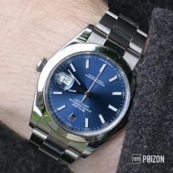 ROLEX 劳力士 蚝式恒动日志型41mm系列腕表，直径41mm，经典的蚝式表壳搭配三角坑纹外圈，把头采用旋入式设计，抗刮损蓝水晶玻璃，防反光凸透式放大（2.5倍）日历窗，隐蔽式摺叠皇冠带扣，矜持有度秀而不媚 恒久优雅！
