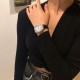 【独家实拍 Franck Muller法兰克穆勒 女士腕表】法穆兰深受世界各地明星欢迎。时尚女性腕表Heart系列 每一枚腕表杰作均包含着Franck Muller品牌的精髓,为高级钟表史创造技术创举和无限创意及最高的完美质量。施华洛世奇水晶钻镶嵌,进口石英机,进口小牛皮多种颜色可搭配 贴手型 尺寸34*40 【独家实拍 Franck Muller法兰克穆勒 女士腕表】法穆兰深受世界各地明星欢迎。时尚女性腕表Heart系列 每一枚腕表杰作均包含着Franck Muller品牌的精髓,为高级钟表史创造技术创举和无限创意及最高的完美质量。施华洛世奇水晶钻镶嵌,进口石英机,进口小牛皮多种颜色可搭配 贴手型 尺寸34*40