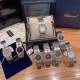 萧邦CHOPARD-St. Moritz圣莫里茨系列5156女士手镯表，1980年，Chopard萧邦推出了首款运动腕表，也是品牌工坊打造的首款钢制时计——St. Moritz，对当时专于制作金表和镶钻金表的Chopard萧邦而言，极具创新意义。St. Moritz腕表的圆形表圈点缀八颗螺丝，两两一组，分布在四个基本方位，每一节表带都由多个配件螺丝组装而成，难度非常之高，历经一年不断改进终出成品 。尺寸28mm 轻松驾驭 休闲精致都如你[爱心]（附送萧邦丝绒手表袋，退换袋子需退回‼️‼️）