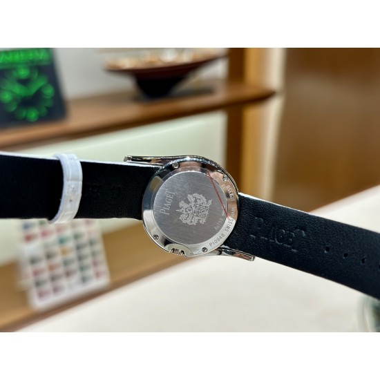 伯爵69Limelight Gala腕表超级版 正品级腕表尺寸32mm有鳄鱼皮表带,绢丝表带,牛皮表带可选运用一流的壳套打磨工艺,诠释伯爵优雅气质。表扣细节工艺,搭配施华洛世奇水钻,偶然一亮,清新脱俗。采用定制版瑞士石英机芯,续航给力,走时稳健,零返修。镶饰60颗明亮式切割钻(约0.92克拉)。表扣镶饰单颗明亮式切割施华洛世奇水钻(约0.01克拉)动人线条衬托优雅气质 伯爵69Limelight Gala腕表超级版 正品级腕表尺寸32mm有鳄鱼皮表带,绢丝表带,牛皮表带可选运用一流的壳套打磨工艺,诠释伯爵优雅气质。表扣细节工艺,搭配施华洛世奇水钻,偶然一亮,清新脱俗。采用定制版瑞士石英机芯,续航给力,走时稳健,零返修。镶饰60颗明亮式切割钻(约0.92克拉)。表扣镶饰单颗明亮式切割施华洛世奇水钻(约0.01克拉)动人线条衬托优雅气质