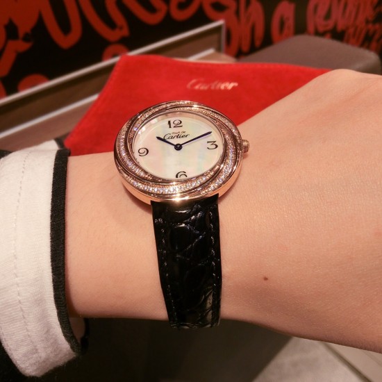 新颜色到,CARTIER【卡地亚】经典之作,2020完美演绎,女士小巧优雅款,经典就是百搭,越百搭越时尚,纯钢外壳,进口石英机芯,矿物质耐磨镜面,上手美美哒【尺寸:33mm】 新颜色到,CARTIER【卡地亚】经典之作,2020完美演绎,女士小巧优雅款,经典就是百搭,越百搭越时尚,纯钢外壳,进口石英机芯,矿物质耐磨镜面,上手美美哒【尺寸:33mm】