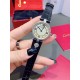 经典永不过时的Cartier卡地亚圆盘中古腕表YYDS❤️一只很复古情结的卡地亚mustbe它来了。30mm表盘大小刚刚好,优雅大方且不失气质的韵味,蓝宝石把头在阳光下依旧纯洁透亮闪耀✨设计大气且耐看,卡地亚罗马文字表盘复古时尚,设计大气且耐看,蓝宝石水晶镜面,表盘两头以简洁的T形金属衔接表带,采用意大利牛皮表带,压鳄鱼纹花色,双面皮透气好,中古美表不仅满满的vintage韵味,酷辣御姐或温柔甜姐都可驾驭的加分款 经典永不过时的Cartier卡地亚圆盘中古腕表YYDS❤️一只很复古情结的卡地亚mustbe它来了。30mm表盘大小刚刚好,优雅大方且不失气质的韵味,蓝宝石把头在阳光下依旧纯洁透亮闪耀✨设计大气且耐看,卡地亚罗马文字表盘复古时尚,设计大气且耐看,蓝宝石水晶镜面,表盘两头以简洁的T形金属衔接表带,采用意大利牛皮表带,压鳄鱼纹花色,双面皮透气好,中古美表不仅满满的vintage韵味,酷辣御姐或温柔甜姐都可驾驭的加分款