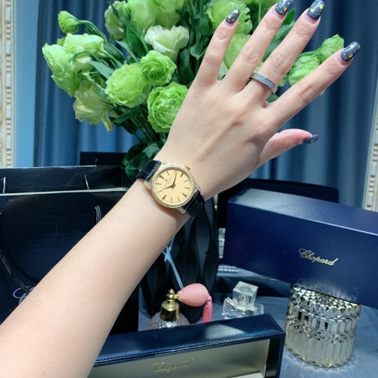 实拍2020年江诗丹顿传袭超薄系列-Vacheron Constantin 专为女神打造的,奢华时尚,采用进口316钢表壳,搭配原装进口9015机芯(0返修),天然蓝宝石玻璃镜面,直径33mm,超薄工艺7.8mm,超强防水30米,竹节纹进口小牛皮表带,一表一码。 实拍2020年江诗丹顿传袭超薄系列-Vacheron Constantin 专为女神打造的,奢华时尚,采用进口316钢表壳,搭配原装进口9015机芯(0返修),天然蓝宝石玻璃镜面,直径33mm,超薄工艺7.8mm,超强防水30米,竹节纹进口小牛皮表带,一表一码。