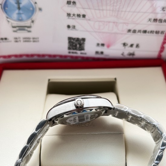 官网爆款来袭,挑战完美精致,《真钻真芯》欧米茄海马系列Aqua Terra女士腕表环镶璀璨美钻,诠释精致迷人风范。这款精钢腕表采用对称设计28毫米表径,非常秀气、精美绝伦!配备有光泽的母贝表盘,12枚钻石刻度贴镶于镀铑托槽之上。指针亦经过镀铑处理,表背于波纹背景之上浮雕欧米茄海马徽章图案。腕表搭配精钢表链,内部搭载欧米茄4061机芯,带GTC证书出货! 官网爆款来袭,挑战完美精致,《真钻真芯》欧米茄海马系列Aqua Terra女士腕表环镶璀璨美钻,诠释精致迷人风范。这款精钢腕表采用对称设计28毫米表径,非常秀气、精美绝伦!配备有光泽的母贝表盘,12枚钻石刻度贴镶于镀铑托槽之上。指针亦经过镀铑处理,表背于波纹背景之上浮雕欧米茄海马徽章图案。腕表搭配精钢表链,内部搭载欧米茄4061机芯,带GTC证书出货!