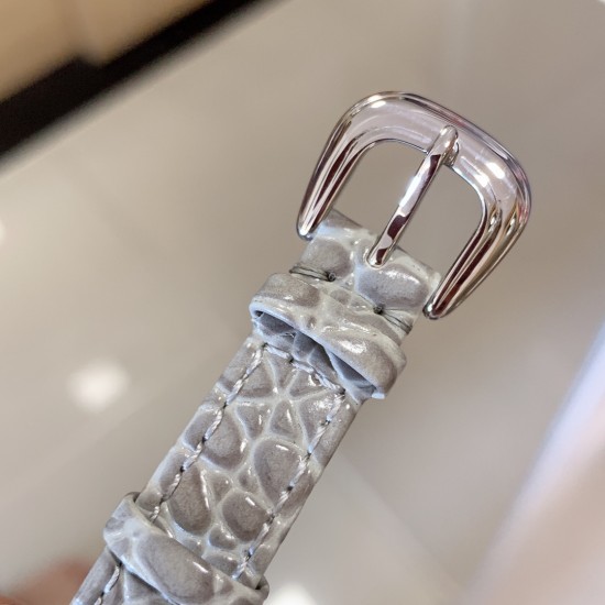 实拍 小红书强推 新色 FranckMuller 法兰克穆勒腕表是世界最知名的高级腕表品牌之一,也是无数男女明星的热捧之物。小酒桶型上手更潮,瑞士石英,表壳后盖桥形设计,贴手型 316上等精钢.尺寸26mm 实拍 小红书强推 新色 FranckMuller 法兰克穆勒腕表是世界最知名的高级腕表品牌之一,也是无数男女明星的热捧之物。小酒桶型上手更潮,瑞士石英,表壳后盖桥形设计,贴手型 316上等精钢.尺寸26mm