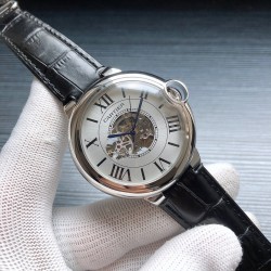 卡地亚 Cartier S9 精品男士腕表，劲爆镂空设计，技艺精湛，独具匠心，尊贵大气，绅士风范。采用全自动机械机芯，顶级316精钢表壳，进口小牛皮表带，矿物质超强镜面，尺寸44*11 三杰精致推荐男士全自动机械机芯 SJ为你精心打造超真实实物图拍摄