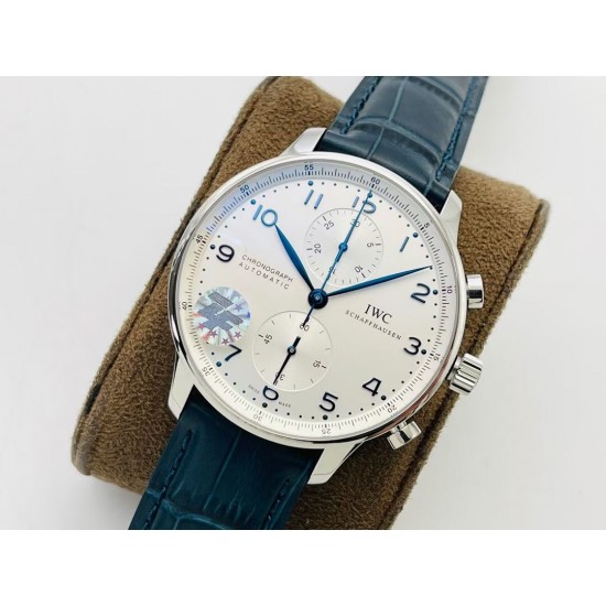 【万国 IWC 超级葡计正品终结者,最强升级】【表壳升级】重新调整磨具,升级圈口,中壳和底盖的细节。以及提升后期打磨处理工艺,使壳套整体配合的更加默契天衣无缝,没有死角。【表盘升级】提升字面刻度使之变得更加圆润,修正表盘中上下两个子盘的纹路。彻底提升了光泽度,使之变得更白和自然,保持和原装一样的效果。【表扣升级】提升表扣内里细节的打磨和拉丝。 【万国 IWC 超级葡计正品终结者,最强升级】【表壳升级】重新调整磨具,升级圈口,中壳和底盖的细节。以及提升后期打磨处理工艺,使壳套整体配合的更加默契天衣无缝,没有死角。【表盘升级】提升字面刻度使之变得更加圆润,修正表盘中上下两个子盘的纹路。彻底提升了光泽度,使之变得更白和自然,保持和原装一样的效果。【表扣升级】提升表扣内里细节的打磨和拉丝。