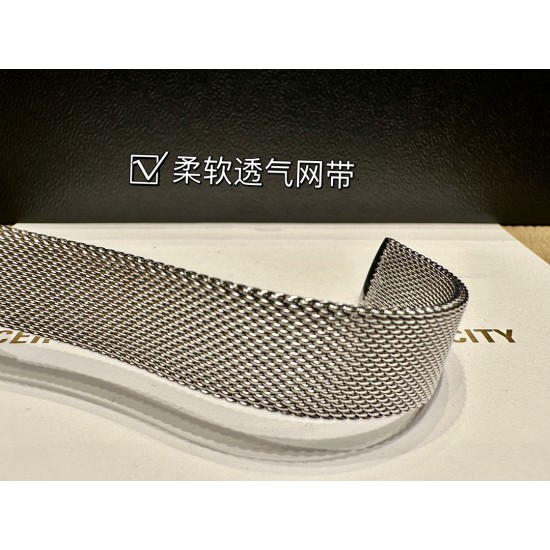 出品伯爵Limelight Gala腕表超级版,原装开模,修正现市面任何版本的不足!【精彩细节】1.ZF运用一流的壳套打磨工艺,诠释伯爵优雅气质。2.底盖的贵金属钢印清晰明朗,苍劲有力。3.底盖结构同步正品,采用双层防磁防震设计。4.采用定制版瑞士石英机芯,续航给力,走时稳健,零返修。5.镶饰60颗明亮式切割施华洛世奇美钻(约0.92克拉)。表扣镶饰单颗明亮式切割施华洛世奇美钻(约0.01克拉)动人线条衬托优雅气质 ZF出品 必属精品! 出品伯爵Limelight Gala腕表超级版,原装开模,修正现市面任何版本的不足!【精彩细节】1.ZF运用一流的壳套打磨工艺,诠释伯爵优雅气质。2.底盖的贵金属钢印清晰明朗,苍劲有力。3.底盖结构同步正品,采用双层防磁防震设计。4.采用定制版瑞士石英机芯,续航给力,走时稳健,零返修。5.镶饰60颗明亮式切割施华洛世奇美钻(约0.92克拉)。表扣镶饰单颗明亮式切割施华洛世奇美钻(约0.01克拉)动人线条衬托优雅气质 ZF出品 必属精品!