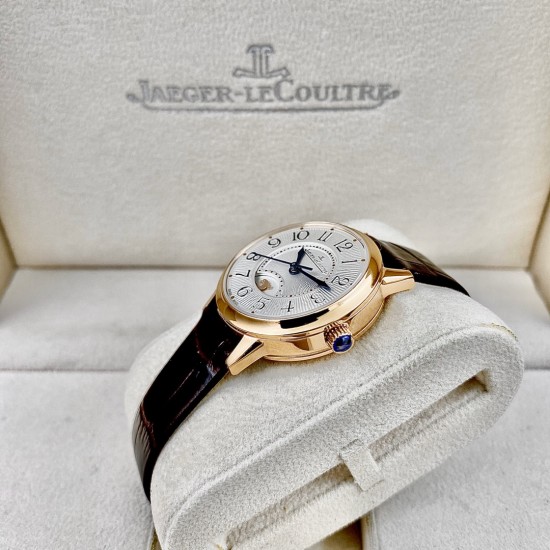 JAEGER-LECOULTRE积家女款RENDEZ-VOUS约会系列。尺寸：29mm搭载日本进口全自动机械机芯  正品版本机芯主版  功能：日夜星晨、时分秒显示功能 ，展现出昼的灿烂与夜的浪漫(刚刚的相遇，[玫瑰]刚刚的缘分，[爱心]刚刚的时间，愿幸福快乐与您相伴)