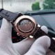 百达翡丽 Patek Philippe 搭配进口9100多功能机芯(0返修)功能(24小时,星期,星辰,月份)进口316精钢!搭配意大利进口小牛皮!原装折叠扣!尺寸42mm。耐磨防刮蓝宝石玻璃!超强防水50米!简约而不简单!你永远无法拥有一块百达翡丽,你只是在替你的后代保管他. ( 慎重承诺 : 产品实物光泽手感更佳精湛 字盘刻度栩栩如生 壳套工艺都是宗师级别轻身检验 加上新时代机器高技锻造 上手震撼尊贵非凡。你值得拥有! 三杰精致推荐男士多功能机械腕表 SJ为你精心挑选超真实实物图拍摄 百达翡丽 Patek Philippe 搭配进口9100多功能机芯(0返修)功能(24小时,星期,星辰,月份)进口316精钢!搭配意大利进口小牛皮!原装折叠扣!尺寸42mm。耐磨防刮蓝宝石玻璃!超强防水50米!简约而不简单!你永远无法拥有一块百达翡丽,你只是在替你的后代保管他. ( 慎重承诺 : 产品实物光泽手感更佳精湛 字盘刻度栩栩如生 壳套工艺都是宗师级别轻身检验 加上新时代机器高技锻造 上手震撼尊贵非凡。你值得拥有! 三杰精致推荐男士多功能机械腕表 SJ为你精心挑选超真实实物图拍摄