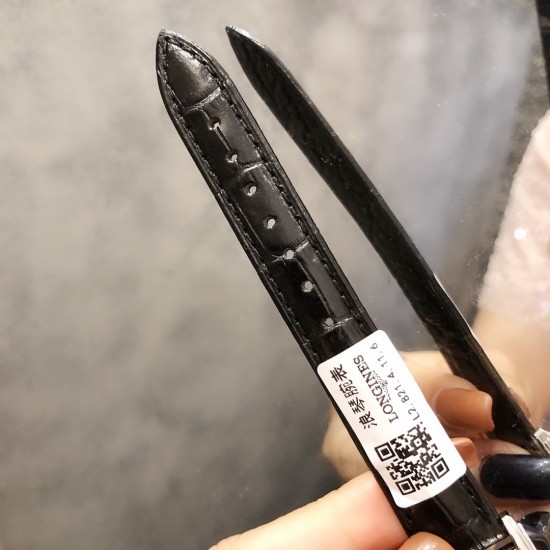 浪琴 黛绰维纳系列 方形 石英女表 精钢材质 牛皮表带 23mm*33mm