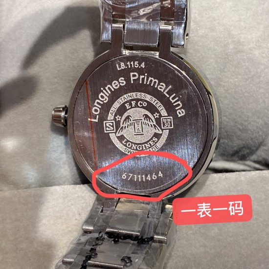 ★实拍 浪琴心月系列女士腕表,每个表都是一表一码,进口石英机芯,精钢圆形表壳,表径30mm,抗磨损合成双卜蓝宝石玻璃(数据同步正品),蓝钢指针,精钢表链搭配原装三折式表扣。 ★实拍 浪琴心月系列女士腕表,每个表都是一表一码,进口石英机芯,精钢圆形表壳,表径30mm,抗磨损合成双卜蓝宝石玻璃(数据同步正品),蓝钢指针,精钢表链搭配原装三折式表扣。