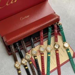 卡地亚小旋风must de小金表vintage中古断货王，性价比高闭眼入。神仙颜值美绝trinity，小孩子才做选择，成年人都是all in![色]表径24mm，超薄厚度6.3mm，搭载瑞士石英机芯，罗马刻度奶油盘，简洁大两针，后镶天然美钻搭配鳄鱼皮表带更奢华超级闪。可仙可盐可甜，精致优雅上手绝美。时尚是一个经典的轮回～说不定今年的复古风，你就是走得最驾轻就熟的一个。推荐指数：⭐⭐⭐⭐⭐