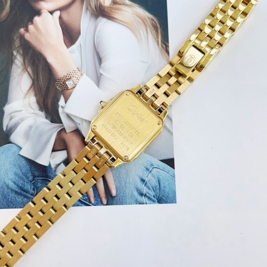 Panthre de Cartier / double chain Width 22mm.Length 30mm. Chain length 44cm卡地亚猎豹系列腕表/双圈表链宽度22mm 长度30mm 链条长度44cm瑞士进口石英机芯,316L精钢表壳表链。蓝晶石表冠,蓝宝石镜面,淬火钢蓝指针,双圈环绕链条,便捷珠宝扣。 Panthre de Cartier / double chain Width 22mm.Length 30mm. Chain length 44cm卡地亚猎豹系列腕表/双圈表链宽度22mm 长度30mm 链条长度44cm瑞士进口石英机芯,316L精钢表壳表链。蓝晶石表冠,蓝宝石镜面,淬火钢蓝指针,双圈环绕链条,便捷珠宝扣。