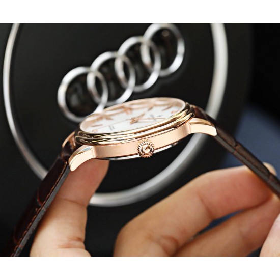 品牌：百达翡丽-PATEK PHILPPE 类型：[酷]男士腕表表壳：316精钢（做工优质）表带：进口小牛皮/原装针扣机芯：进口西铁城8215全自动机械机芯(走时稳定)材料：高级强化镀膜镜面尺寸：直径40mm 厚度12mm