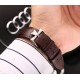 实物拍摄品牌：江诗丹顿 -Vacheron Constantin 酒桶型类型：[酷]男士腕表表壳：316精钢（做工优质）表带：进口小牛皮/316精钢（两种可选）机芯：高级定制全自动机械机芯（走时稳定）玻璃：高级强化镀膜镜面尺寸：直径41.5*43mm，厚度13mm