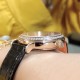 【IWC 2019推出女士全新 Portofino波涛菲诺系列】1⃣️:壳套尺寸34mm/8.8mm采用316精钢材质打磨,每个壳套全程CNC处理所有细节达到完美2⃣️:采用进口日本9015天文台级别经过本厂严格把控 调试 达到零返修稳定性3⃣️:采用瑞士蓝宝石镜面 通透明亮4⃣️字面采用简洁的条丁罗马和表盘十二颗设计呈现出精致典雅之感5⃣️:表带采用原装快速更换系统搭配意大利小牛皮皮质柔软细腻:有六种颜色可选(绿色,兰色,黑色,深棕,酒红,粉色)6⃣️:原装表扣采用316精钢材质打磨 【IWC 2019推出女士全新 Portofino波涛菲诺系列】1⃣️:壳套尺寸34mm/8.8mm采用316精钢材质打磨,每个壳套全程CNC处理所有细节达到完美2⃣️:采用进口日本9015天文台级别经过本厂严格把控 调试 达到零返修稳定性3⃣️:采用瑞士蓝宝石镜面 通透明亮4⃣️字面采用简洁的条丁罗马和表盘十二颗设计呈现出精致典雅之感5⃣️:表带采用原装快速更换系统搭配意大利小牛皮皮质柔软细腻:有六种颜色可选(绿色,兰色,黑色,深棕,酒红,粉色)6⃣️:原装表扣采用316精钢材质打磨