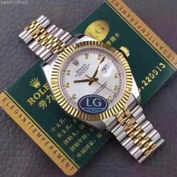 注意，注意，注意，现货提供，LG厂出品土豪订制版18K金包金版劳力士腕表———————————品牌：劳力士 Rolex系列：日志型系列款式：126333 镶钻腕表尺寸：41mm机芯：2836自动上链机芯功能：时、分、秒、日期显示表壳：316精钢外层包18K金镜面：蓝宝石镜面表带：精钢表带表扣：折叠扣防水：50米