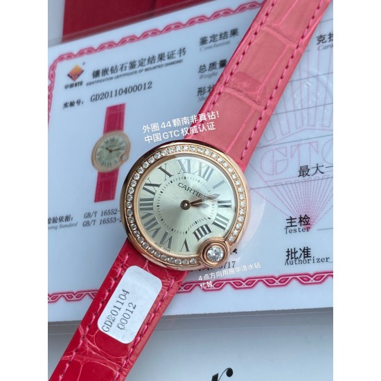 真钻真钻!独家渠道,卡地亚新款白气球系列,44颗小钻为vs南非真钻 18k真金电镀 蓝宝石水晶玻璃镜面 黑色鳄鱼皮表带更衬玫瑰金的光泽。比容易撞款的篮气球耐看多了。表盘尺寸30。不大不小的尺寸。剑形镀金指针 4点钟位置镶嵌施华洛世奇明亮式切割圆钻 有一说一 不来虚的 支持专柜对比,送礼首选,非人为损坏免费保修。 真钻真钻!独家渠道,卡地亚新款白气球系列,44颗小钻为vs南非真钻 18k真金电镀 蓝宝石水晶玻璃镜面 黑色鳄鱼皮表带更衬玫瑰金的光泽。比容易撞款的篮气球耐看多了。表盘尺寸30。不大不小的尺寸。剑形镀金指针 4点钟位置镶嵌施华洛世奇明亮式切割圆钻 有一说一 不来虚的 支持专柜对比,送礼首选,非人为损坏免费保修。