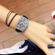 法穆兰 Franck Muller 是深受时尚白领及众多明星追捧的顶级腕表品牌,法兰克穆勒的标志性特征是其酒桶型表壳和夸张的弧度设计,同时也拥有精湛的制表工艺,法兰克穆勒手表凝聚了无限心血、承载了无尽情感,是鉴赏家眼中出类拔萃、独一无二的完美杰作。尺寸32mm*45mm*12mm。 法穆兰 Franck Muller 是深受时尚白领及众多明星追捧的顶级腕表品牌,法兰克穆勒的标志性特征是其酒桶型表壳和夸张的弧度设计,同时也拥有精湛的制表工艺,法兰克穆勒手表凝聚了无限心血、承载了无尽情感,是鉴赏家眼中出类拔萃、独一无二的完美杰作。尺寸32mm*45mm*12mm。