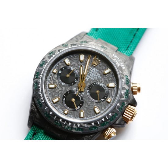 劳力士Rolex Daytona全碳纤维宇宙计时迪通拿横空出世 这款获得瑞士天文台认证的首款全碳纤迪通拿搭载全自动计时7750机械机芯 均调校测试 表盘配蜗形小秒针盘 蓝宝石抗刮损水晶镜面 碳纤维字面 完美复刻 原装同步魔术贴帆布带/橡树胶带 原装扣 更加柔软舒适 方便佩戴 爱不释手的劳力士迪通拿 品不完的一劳永逸!!! 劳力士Rolex Daytona全碳纤维宇宙计时迪通拿横空出世 这款获得瑞士天文台认证的首款全碳纤迪通拿搭载全自动计时7750机械机芯 均调校测试 表盘配蜗形小秒针盘 蓝宝石抗刮损水晶镜面 碳纤维字面 完美复刻 原装同步魔术贴帆布带/橡树胶带 原装扣 更加柔软舒适 方便佩戴 爱不释手的劳力士迪通拿 品不完的一劳永逸!!!