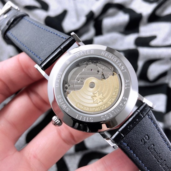 实物拍摄品牌：江诗丹顿 -Vacheron Constantin  类型：[酷]男士腕表表壳：316精钢（做工优质）表带：进口真牛皮/简约针扣机芯：高级定制全自动机械机芯（走时稳定）玻璃：高级强化镀膜镜面尺寸：直径39mm，厚度12.5mm