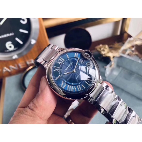 卡地亚 「 Cartier 」1:1复刻 凸面弧形表壳,扭索雕纹表盘,剑形指针,在卡地亚制表世界中,Ballon Bleu 蓝气球腕表以风格细腻,格调高雅著称。 卡地亚 「 Cartier 」1:1复刻 凸面弧形表壳,扭索雕纹表盘,剑形指针,在卡地亚制表世界中,Ballon Bleu 蓝气球腕表以风格细腻,格调高雅著称。