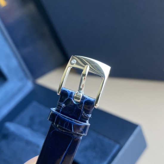 RF新款伯爵小号26mmLimelight Gala系列的女性钻石手表是绝对诱惑的标志,表盘独特的6与9的造型,混合艺术,设计和珠宝,他们赞扬充满活力和大胆女性气质。在伯爵的眼里,每一位演绎人生故事的女主角,都注定拥有出众魅力!别出心裁,不断进阶超越。尺寸:26mm 机芯:瑞士朗达机芯 玻璃:蓝宝石镜面 皮带:美洲鳄鱼皮 RF新款伯爵小号26mmLimelight Gala系列的女性钻石手表是绝对诱惑的标志,表盘独特的6与9的造型,混合艺术,设计和珠宝,他们赞扬充满活力和大胆女性气质。在伯爵的眼里,每一位演绎人生故事的女主角,都注定拥有出众魅力!别出心裁,不断进阶超越。尺寸:26mm 机芯:瑞士朗达机芯 玻璃:蓝宝石镜面 皮带:美洲鳄鱼皮