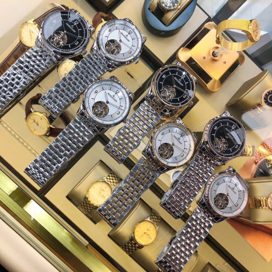品牌:积家-Jaeger-LeCoultre表带:进口小牛皮/316精钢机芯:全自动机械机芯材料:高级强化镀膜镜面尺寸:直径41mm,厚度12mm 品牌:积家-Jaeger-LeCoultre表带:进口小牛皮/316精钢机芯:全自动机械机芯材料:高级强化镀膜镜面尺寸:直径41mm,厚度12mm